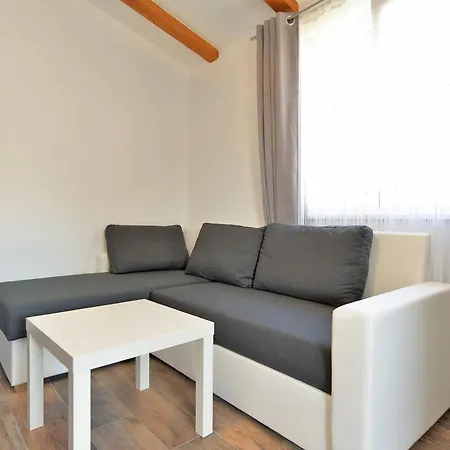 Stana 1020 Apartment Fažana